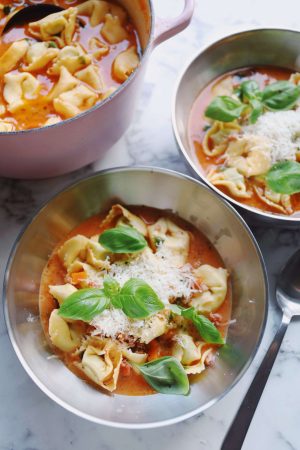 Tortellini suppe med salsiccia