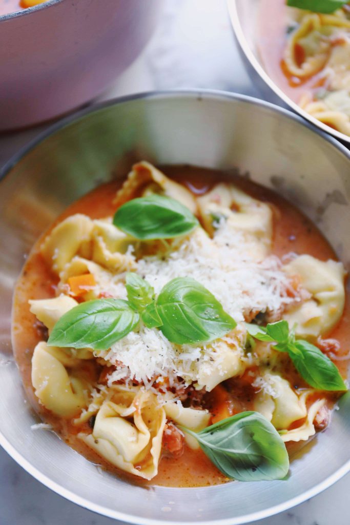 Tortellini suppe med salsiccia