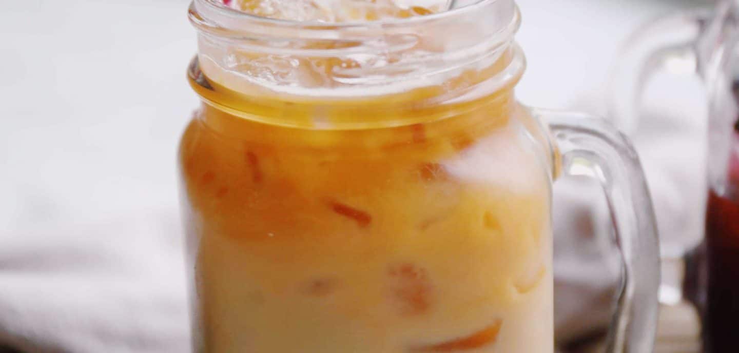 Iskaffe med blåbærsirup