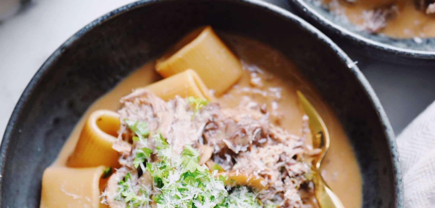 Rødvinsbraiserede svinekæber