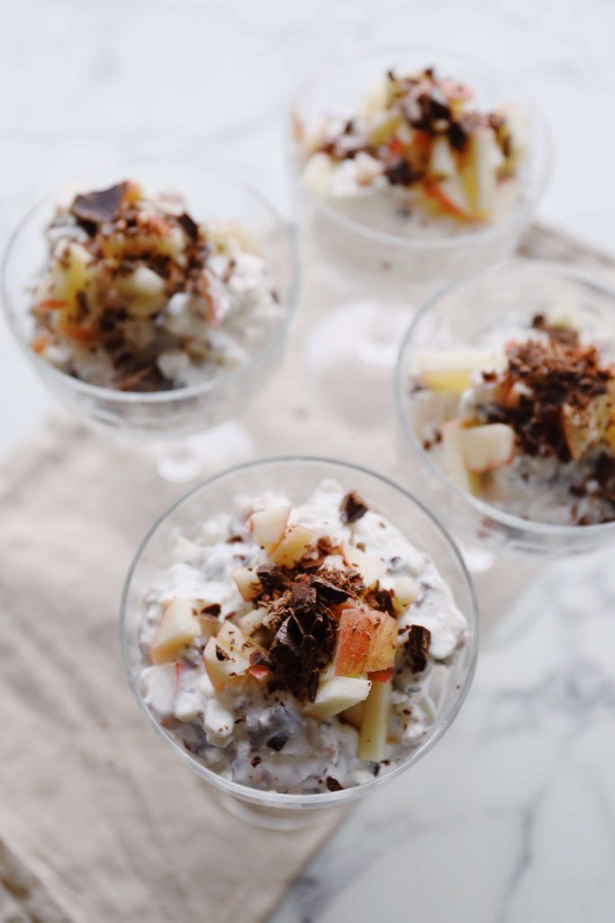 Hytteostdessert med æble og chokolade