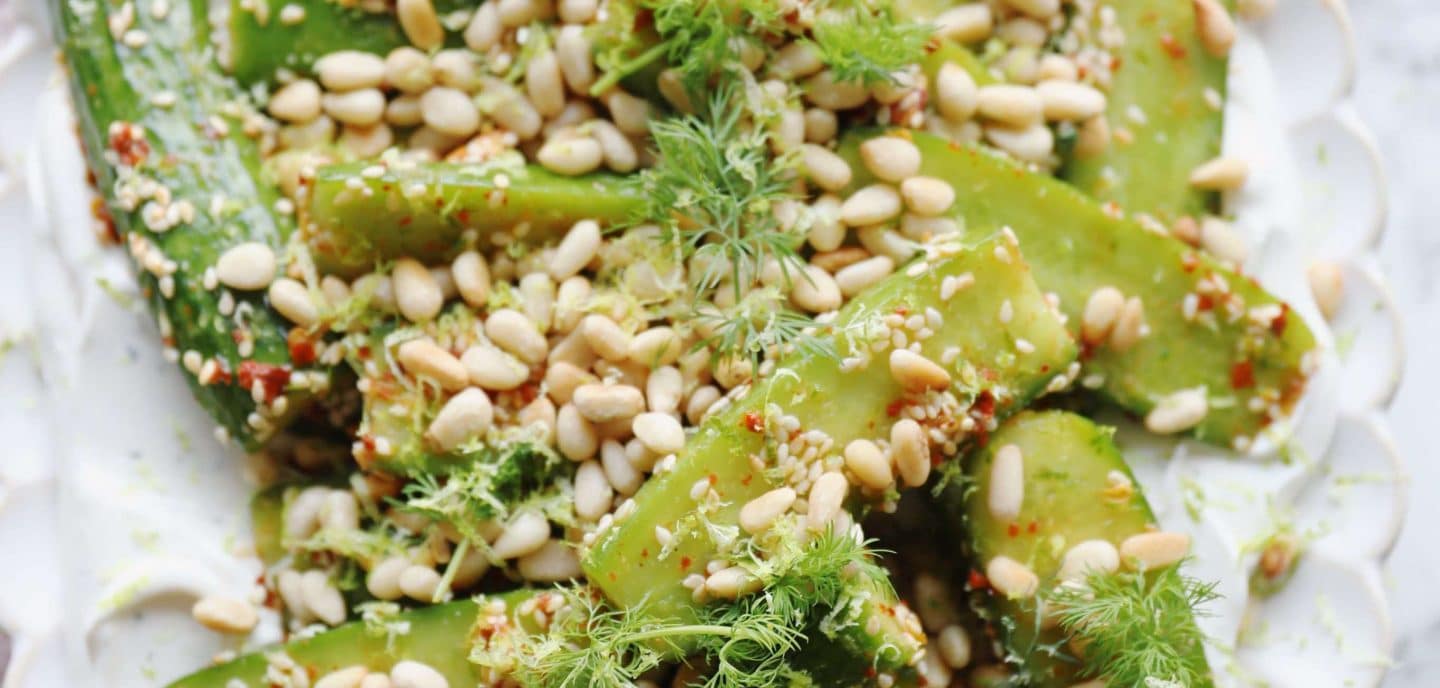 Marinerede agurker på fetacreme