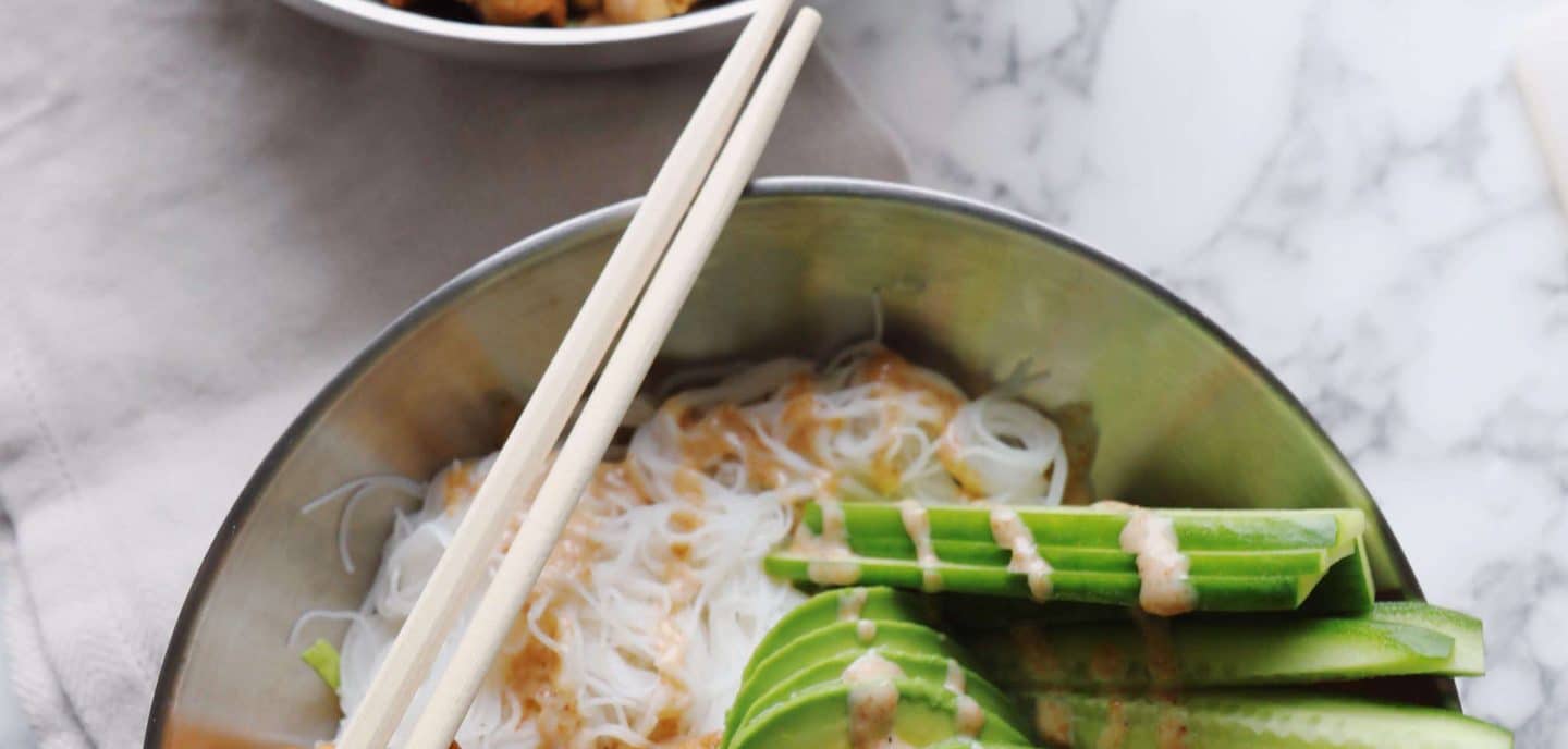 Marineret kylling med glasnudler