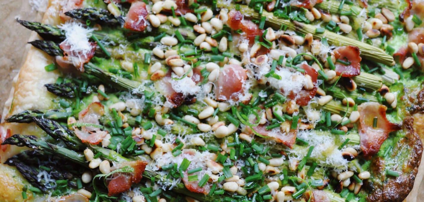 Butterdejstærte med asparges og bacon