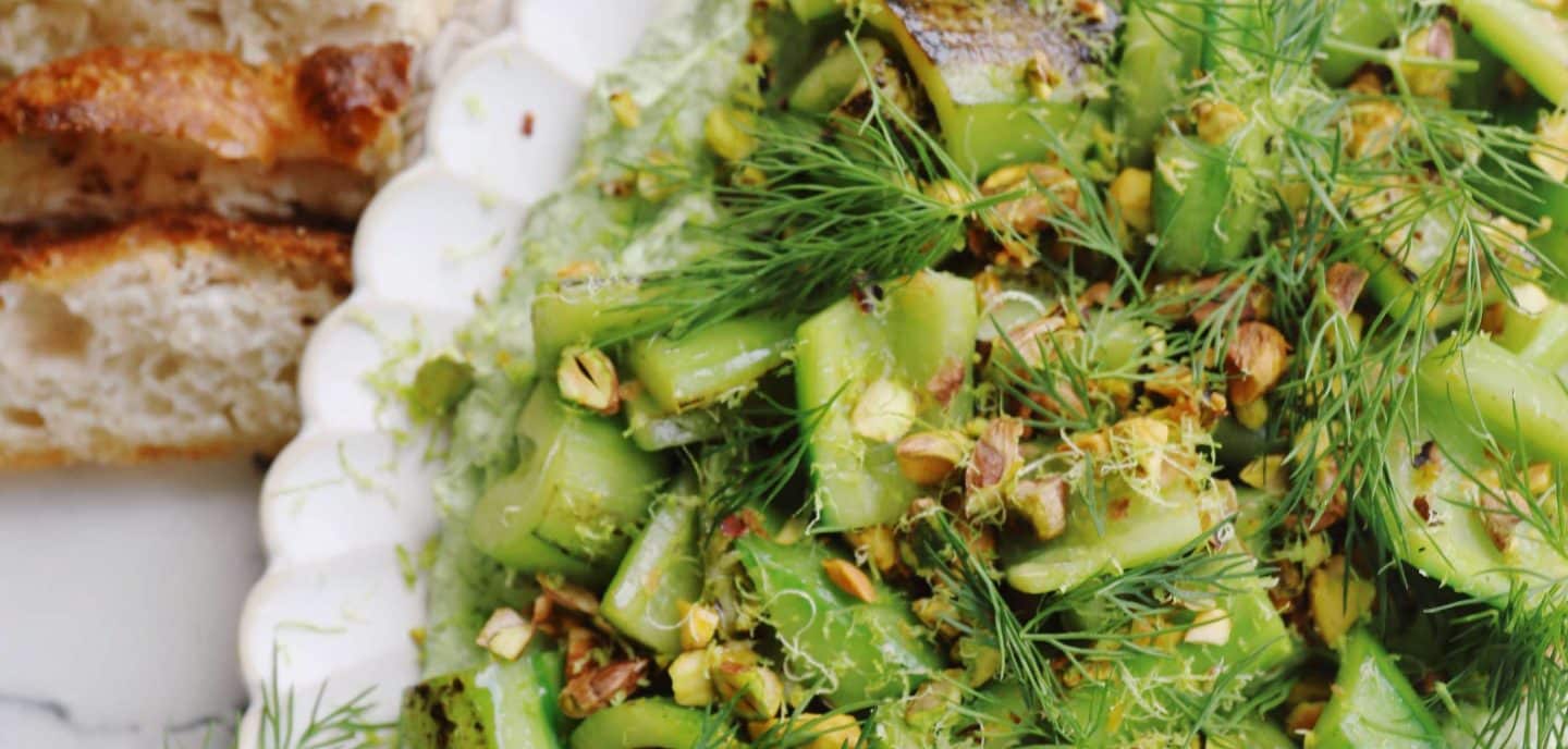 Stegte agurker på fetacreme