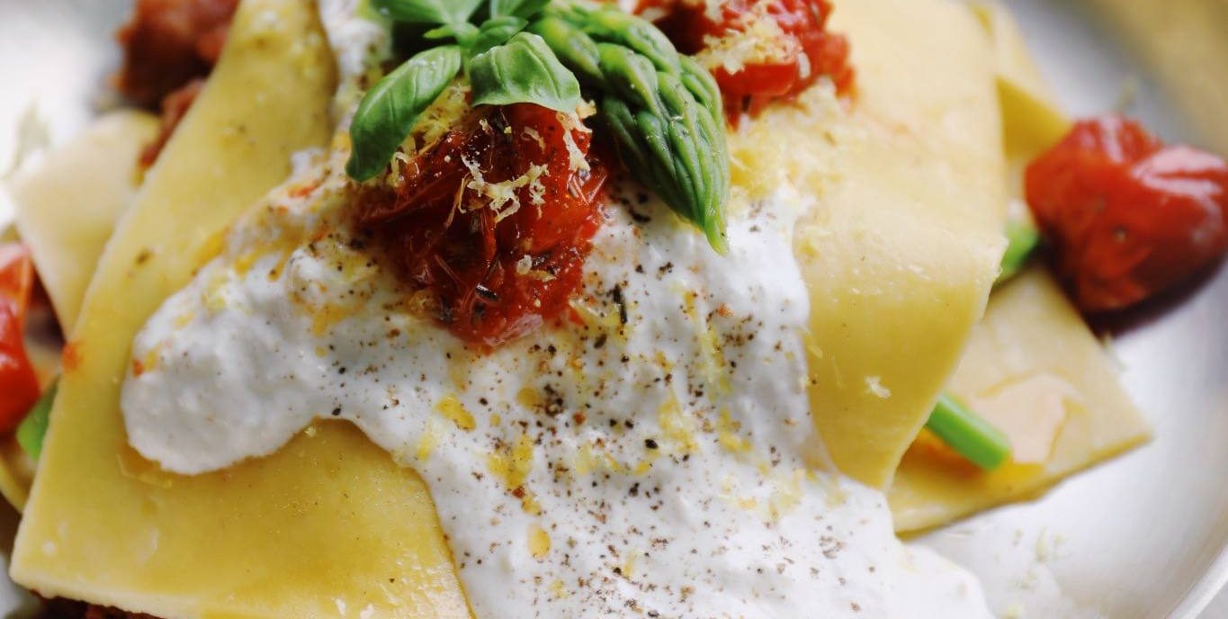 Åben lasagne med salsiccia