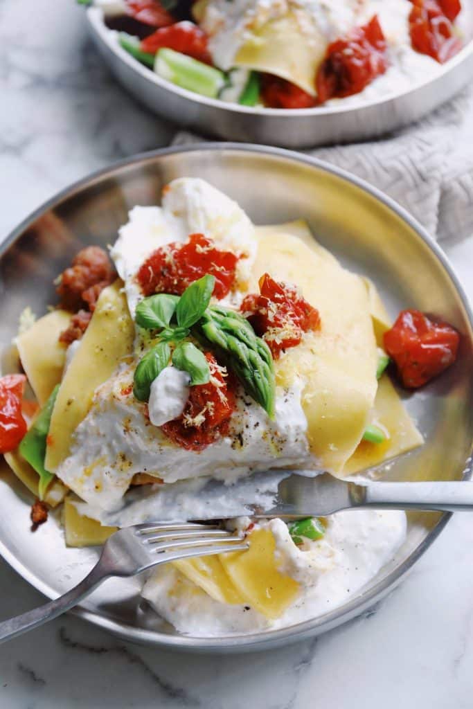 Åben lasagne med salsiccia