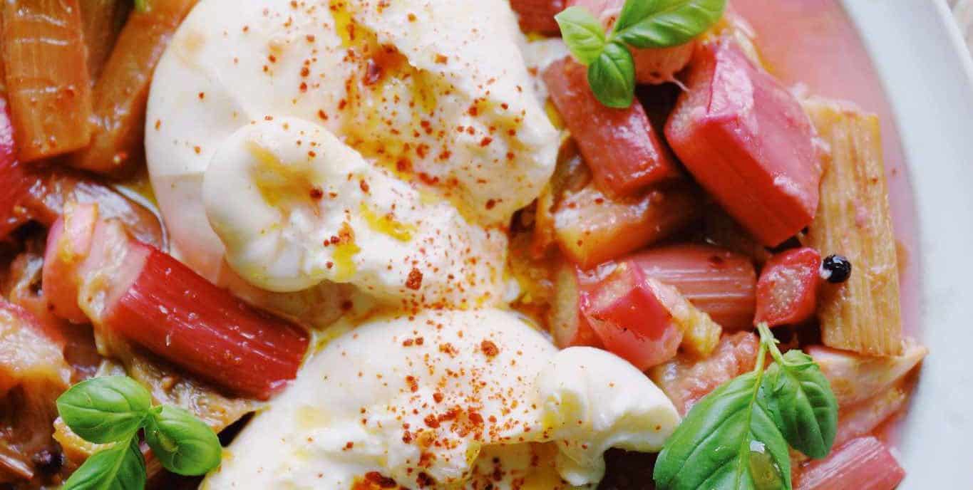 Bagte rabarber med burrata