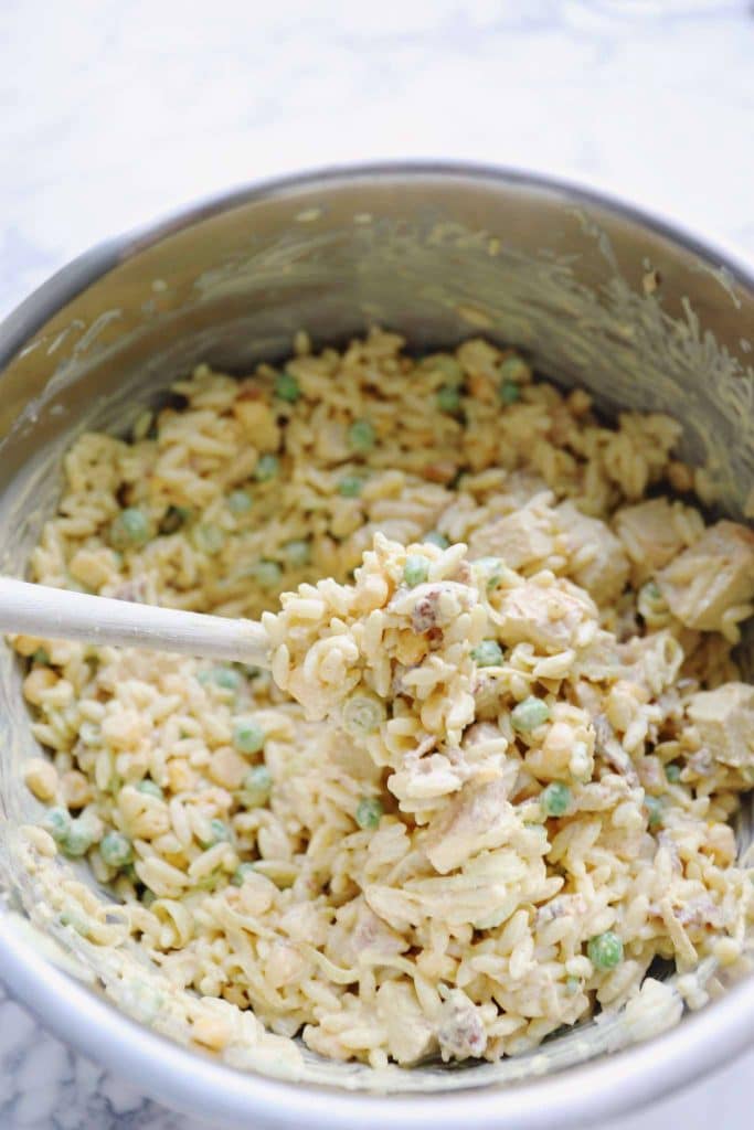 Orzo pastasalat med karrydressing