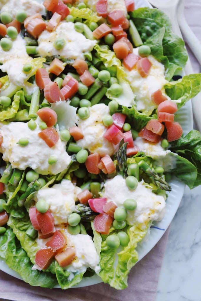 Salat med råsyltede rabarber