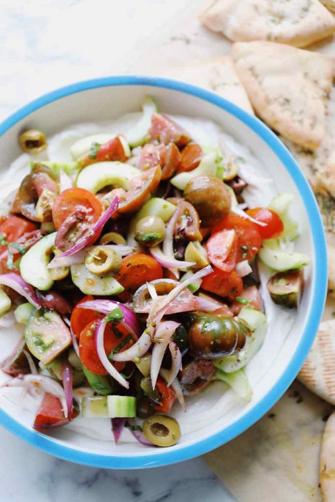 Græsk salat på fetadip
