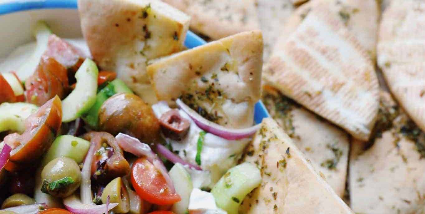 Græsk salat på fetadip
