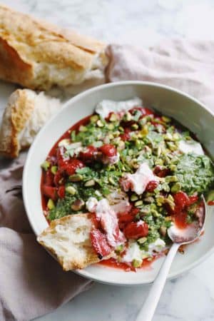 Bagte jordbær med burrata