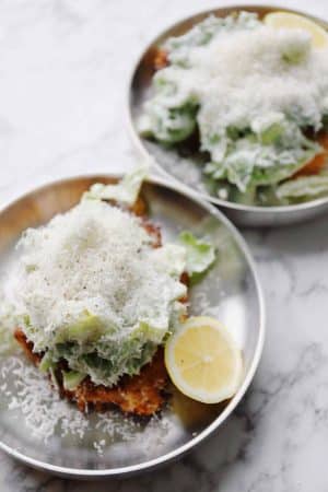 Crispy chicken med cæsarsalat