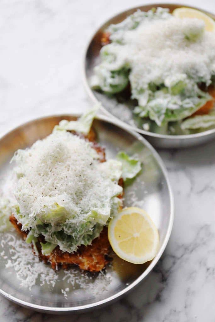 Crispy chicken med cæsarsalat