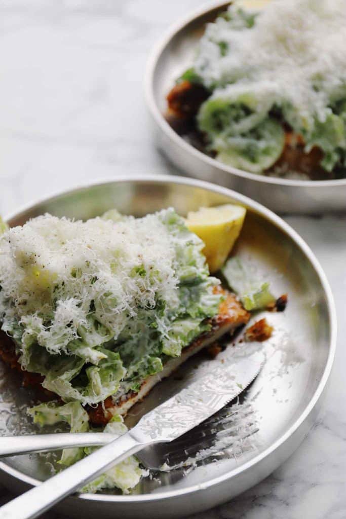 Crispy chicken med cæsarsalat