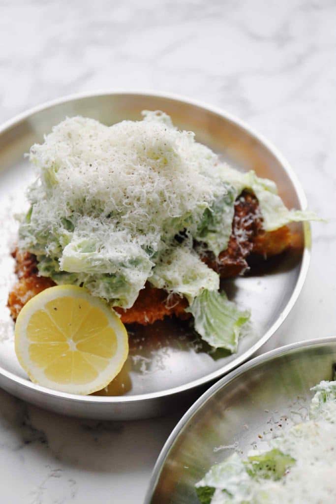Crispy chicken med cæsarsalat