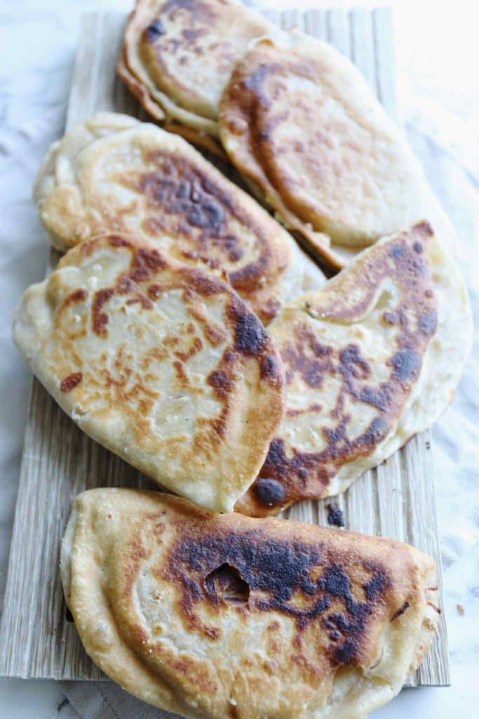 Fladbrød med feta og spinat