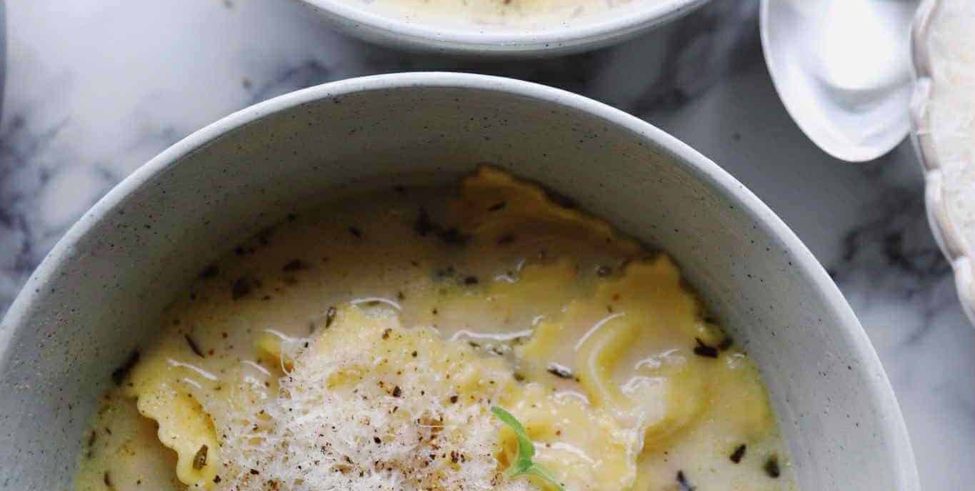 Løgsuppe med tortellini