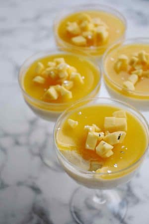 Panna cotta med passionsfrugt