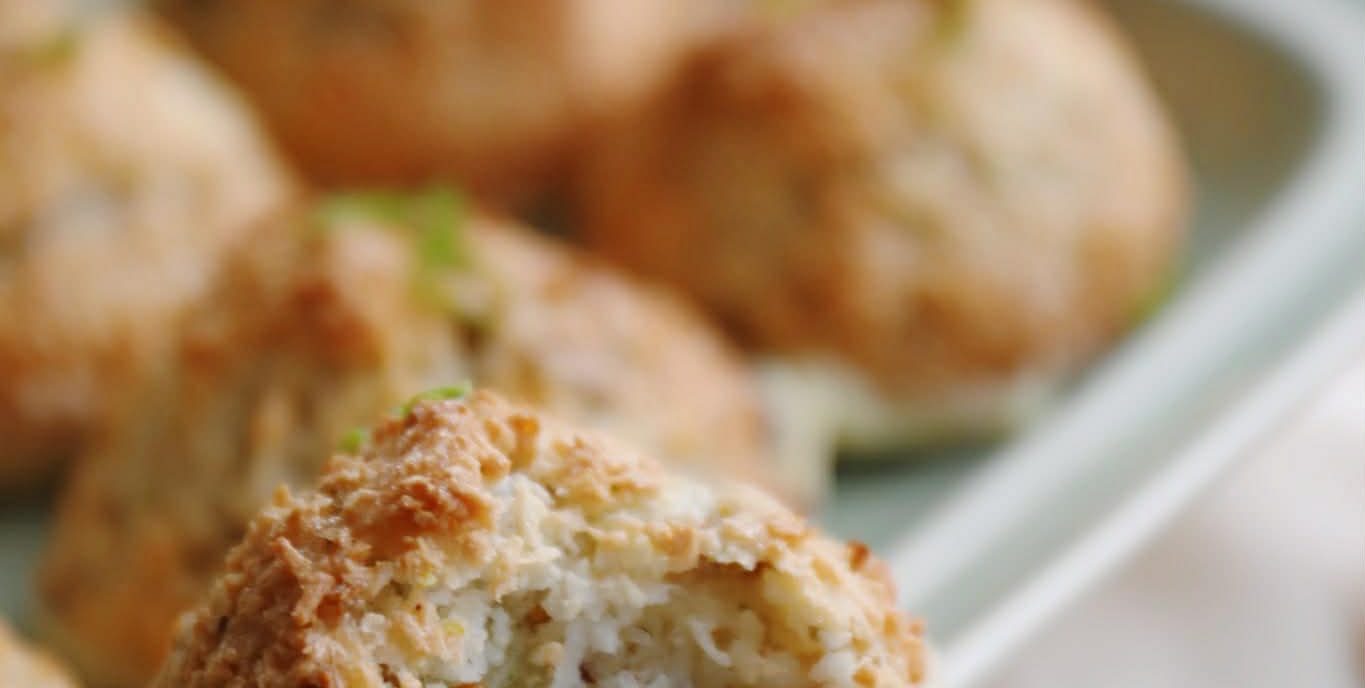 Kokosmakroner med pistacie og lime