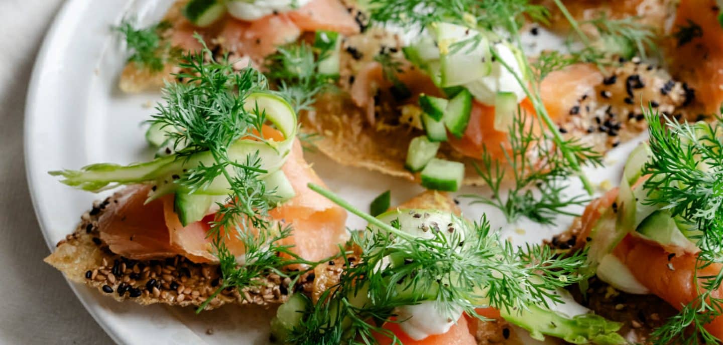 Sprødt rispapir med laks