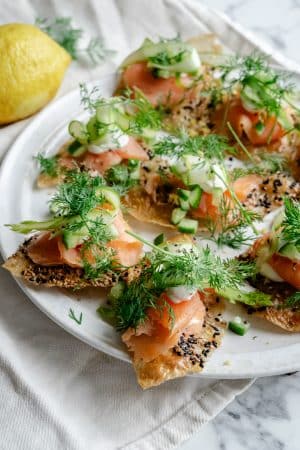 Sprødt rispapir med laks