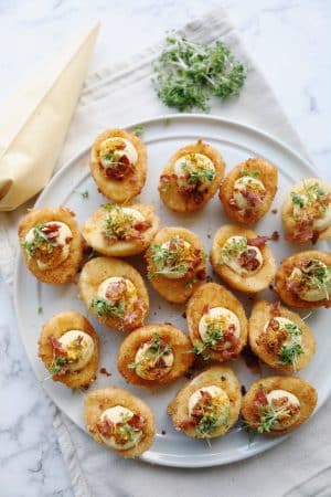 Friterede djævleæg med bacon