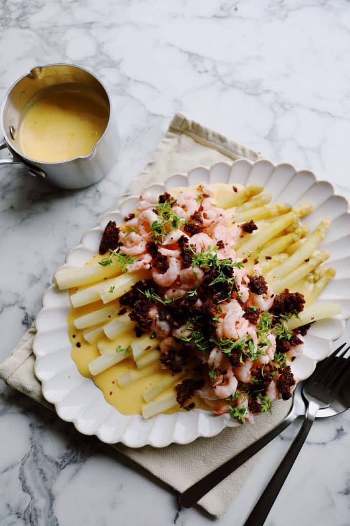 Hvide asparges med hollandaise