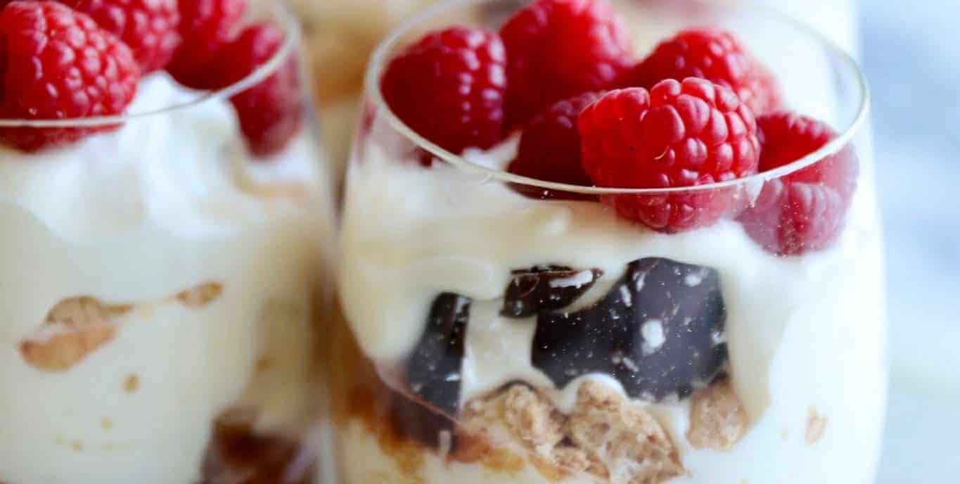 Rabarbertrifli med flødeboller