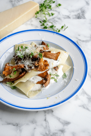 Åben lasagne med kantareller