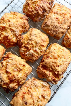 Pizza scones med hytteost