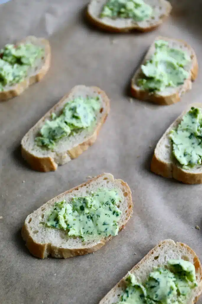 Små hvidløgsbrød