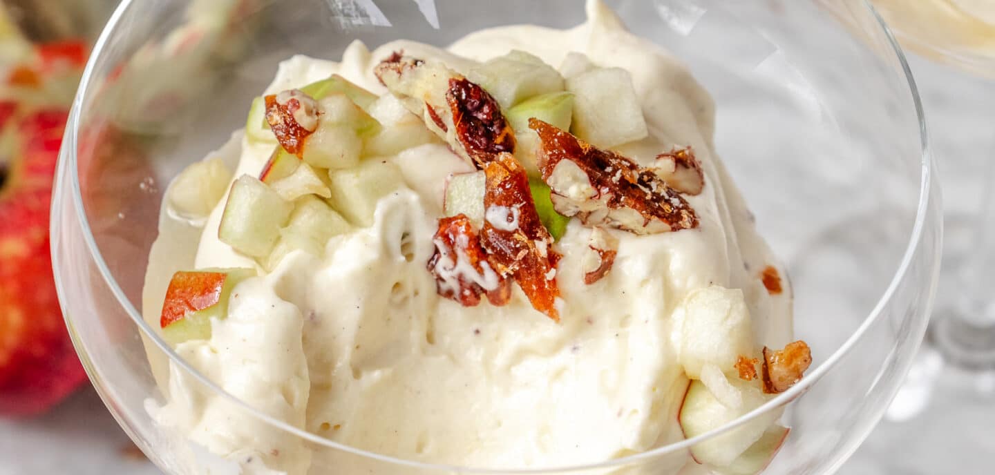 Pisket panna cotta med æble