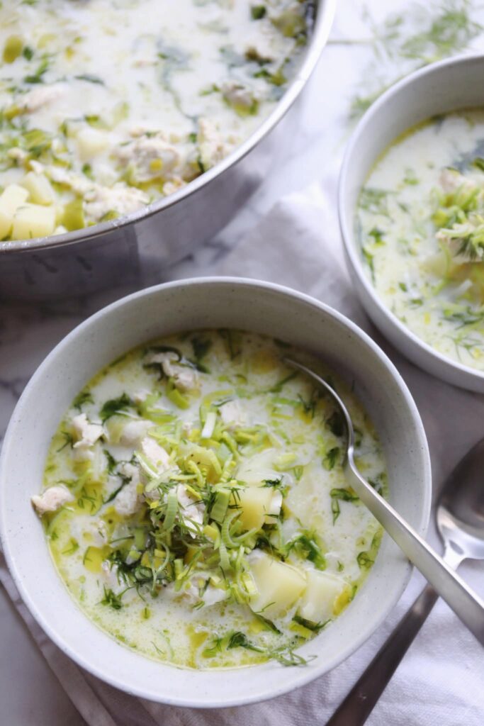 Kyllingesuppe med dild og flødeost